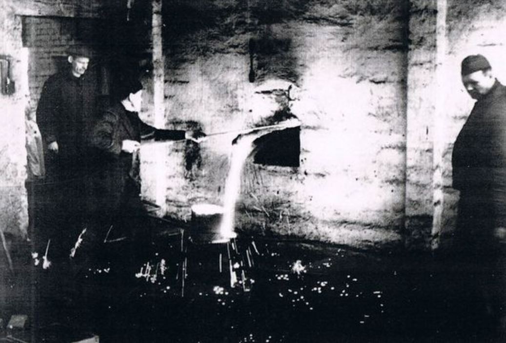 Historisk billede - smeltning af jern